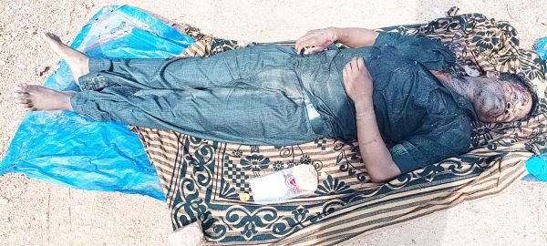 नक्सलियों ने साथी की हत्या कर गांव के पास फ़ेंक ी लाश
