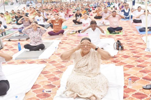 मन और आत्मा को शुद्ध करता है योग- अनिला