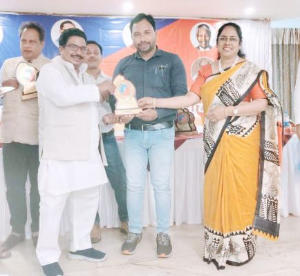 राज्य स्तरीय सम्मेलन में  रामटेके का सम्मान