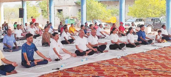 तनाव रहित जीवन का माध्यम है योग-गणेश नाथ