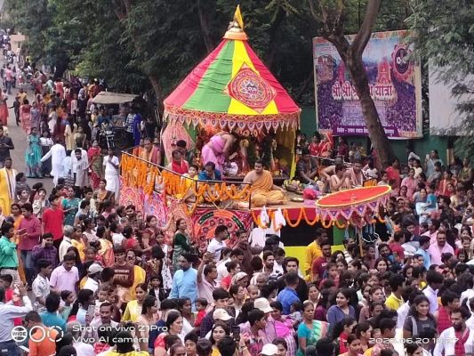 जगन्नाथ की निकाली रथयात्रा, उमड़े भक्त