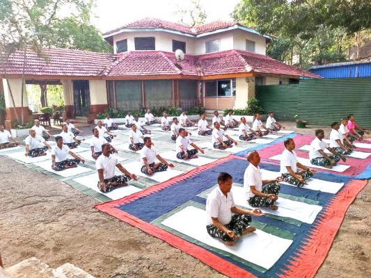 सीआरपीएफ जवानों ने पंचवटी में किया योग