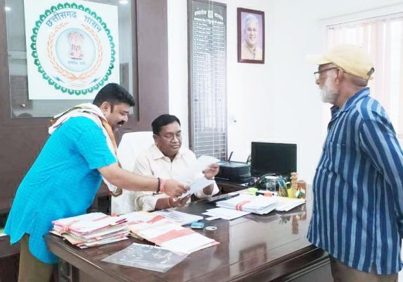 वॉलीबाल ग्राउंड बनाने की मांग   