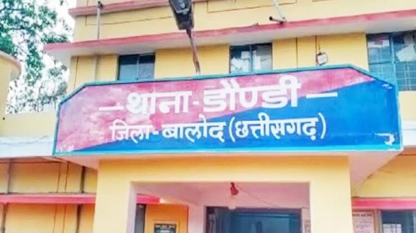 घर में बुजुर्ग महिला की लहूलुहान लाश मिली, सर को पत्थर से कुचला