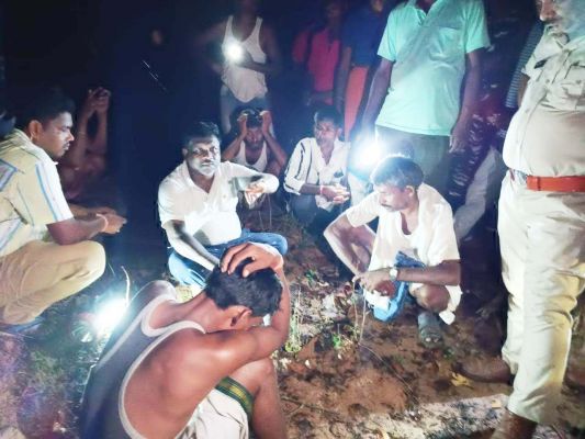 हाथियों ने चरवाहे को कुचला, रात में जंगल पहुंचे विधायक-ग्रामीण 