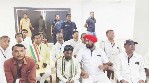 कांग्रेस कार्यकर्ताओं को मरकाम ने दिए चुनावी टिप्स