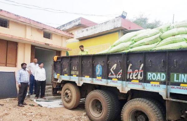 मानसून में देरी फिर भी सोसायटियों में खाद-बीज का उठाव तेज