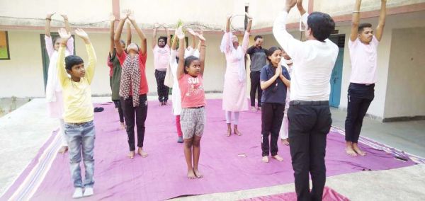 महामाया कॉलेज में योगाभ्यास 