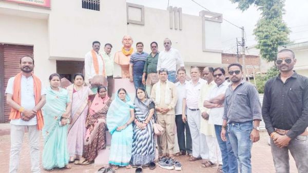 भाजपाइयों ने डॉ. मुखर्जी को दी श्रद्धांजलि