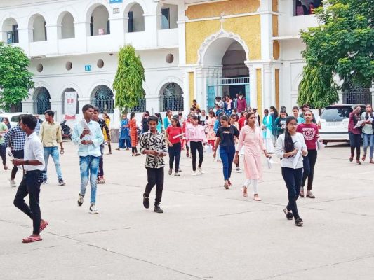 बीएससी नर्सिंग के लिए 8 केंद्रों में अभ्यर्थियों ने दिलाई परीक्षा