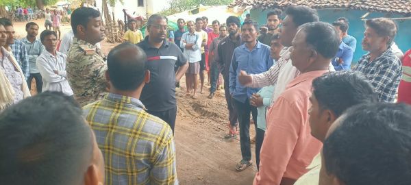 धर्मांतरित युवक के शव दफनाने को लेकर विवाद