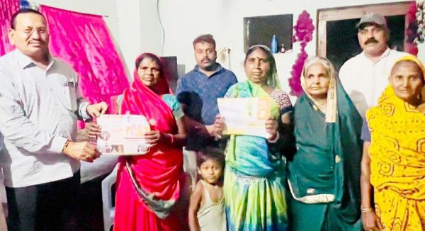 जनसंपर्क में भाजपा मोदी की उपलब्धियां और भूपेश की नाकामी गिना रही