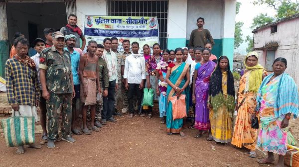 पुलिस ने जनचौपाल लगाकर दी जानकारी