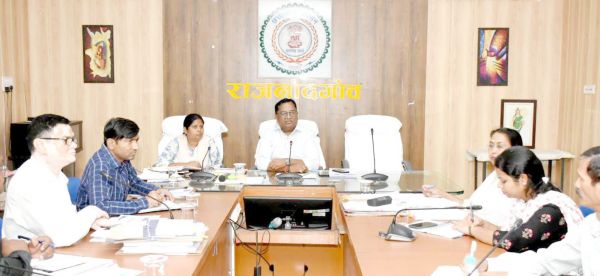 फील्ड में जाकर शासन की योजनाओं का अधिकारी करें मानिटरिंग