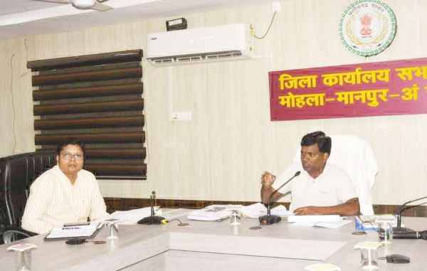 दायित्वों का निर्वहन सर्वोच्च प्राथमिकता से करें- कलेक्टर