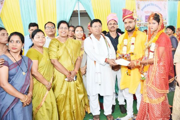 सामूहिक विवाह: परिणय सूत्र में बंधे 23 जोड़े