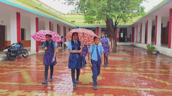 अव्यवस्था के बीच खुले स्कूली पट
