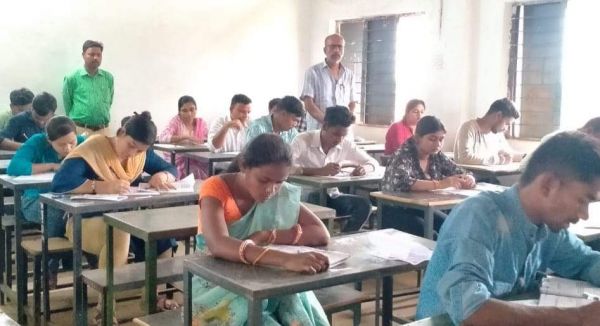 कम हो रहा क्रेज, पीईटी प्रवेश में केवल 40 फीसदी ने दी परीक्षा