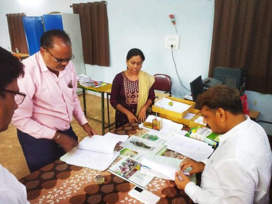 उप-तहसील जालबांधा का निरीक्षण, लंबित प्रकरण और आवक पंजी  नहीं होने पर जताई नराजगी