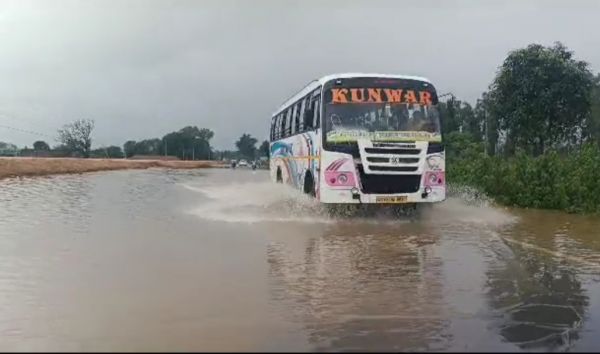एनएच पर जलजमाव