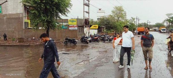 जल भराव क्षेत्र का निरीक्षण कर कराया गया पानी निकासी बहाल