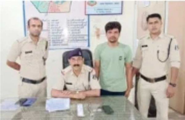 चोरी कर फरार आरोपी गिरफ्तार