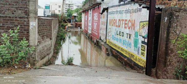 चंद घंटों की बारिश ने निगम प्रशासन की खोली पोल