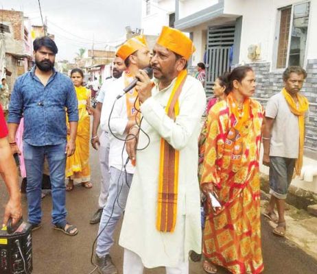 मोदी सरकार के 9 साल के कार्यकाल की उपलब्धियां बताने घर-घर जा रहे भाजपाई