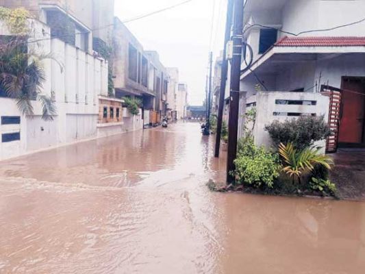 पहली बारिश से नेशनल हाईवे सहित कई इलाकों में घुसा पानी