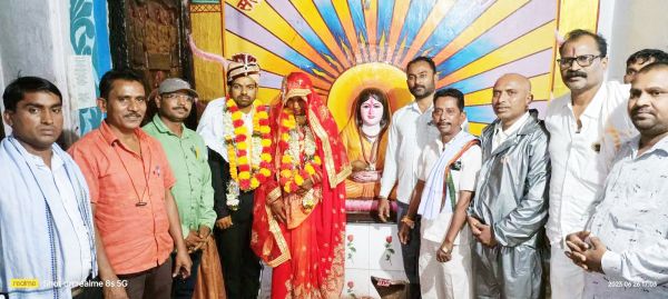 राजीव लोचन मंदिर प्रांगण  में आदर्श विवाह
