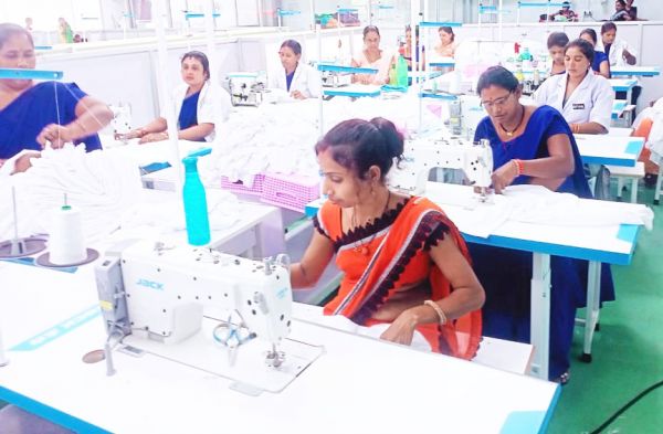 रेडीमेड कपड़ों के निर्माण से खुला रोजगार का सुगम द्वार