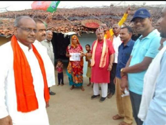  भाजपा ने घर-घर जाकर किया जनसम्पर्क