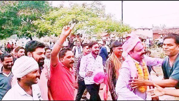 तानसेन ने 285 मतों से की जीत दर्ज