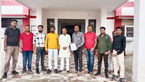 यादव समाज ने सीएम  के नाम सौंपा ज्ञापन