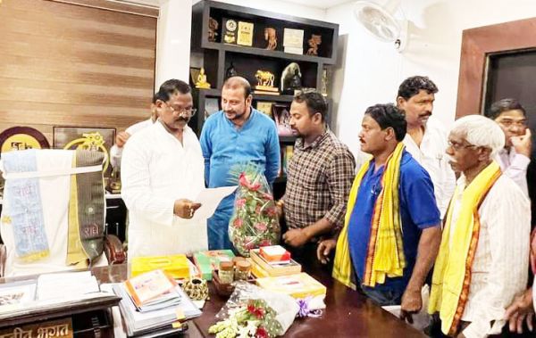 प्रतिनिधि मंडल ने मंत्री से की मुलाकात