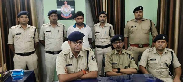 69 पेटी शराब के साथ 3 आरोपी गिरफ्तार, एक फरार