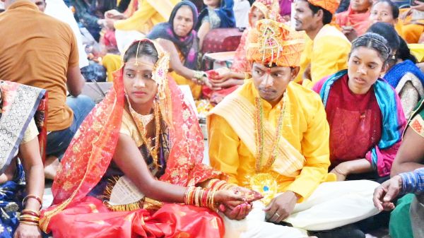 18 जोड़े  बंधे परिणय सूत्र में