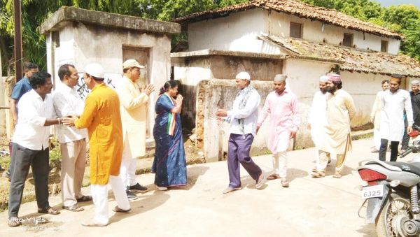 बकरीद की मुबारकबाद देने विधायक पहुंची