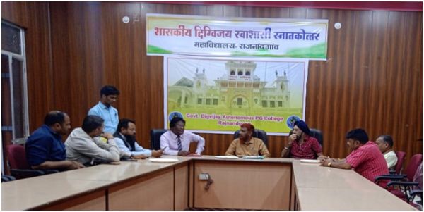 अध्यक्ष ने की कार्यों की समीक्षा