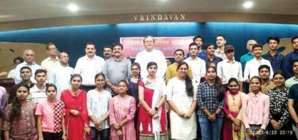 67 प्रतिभावान, मेधावी छात्र-छात्राओं का सम्मान