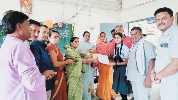 आत्मानंद अंग्रेजी माध्यम स्कूल बोड़ला में शाला प्रवेशोत्सव