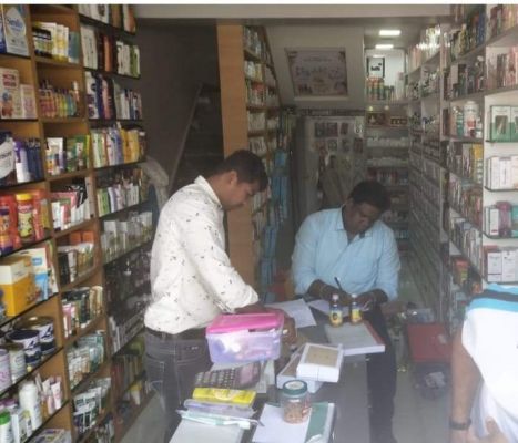 निरीक्षण में मिली कमियां, 3 मेडिकल स्टोर का लायसेंस निलंबित