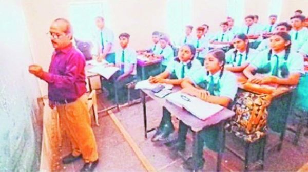 समय पर स्कूल नहीं पहुंचने वाले शिक्षकों का वेतन काटने डीईओ ने दिए निर्देश
