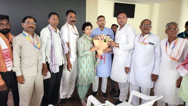 नवाज के नेतृत्व में प्रदेश प्रभारी शैलजा से मिला किसानों का समूह