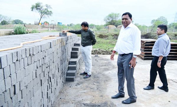 स्कूलों के मरम्मत एवं जीर्णोद्धार के कार्य शीघ्र पूर्ण करें-कलेक्टर  प्राथमिक स्वास्थ्य केन्द्र कुसमी का निरीक्षण