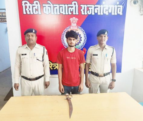 हथियार लहराकर धमकाने वाला आरोपी पकड़ाया