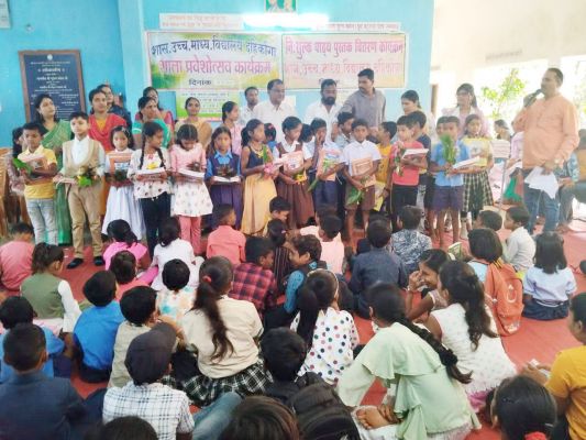 41 बरस बाद बच्चों से गूंजा दहिकोंगा उमा विद्यालय
