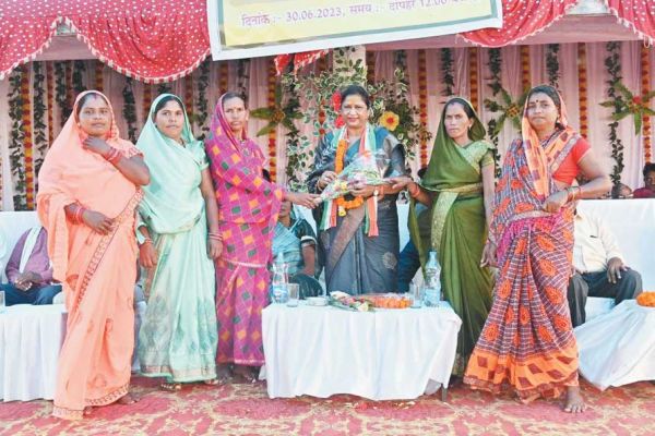 छुआछूत समाज के लिए एक अभिशाप है-डॉ. लक्ष्मी