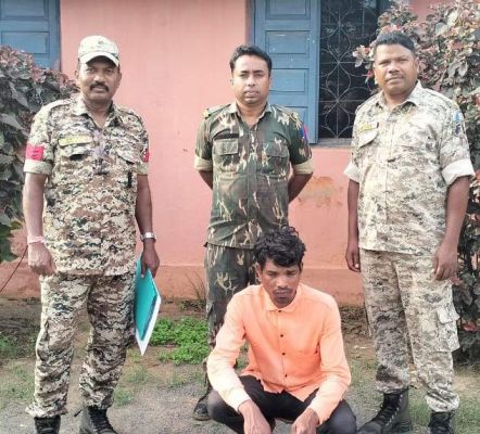 जमीन बंटवारे को ले मां से मारपीट, बेटा गिरफ्तार