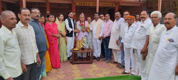 पूर्व कृषि मंत्री को जन्मदिन की बधाई देने तांता